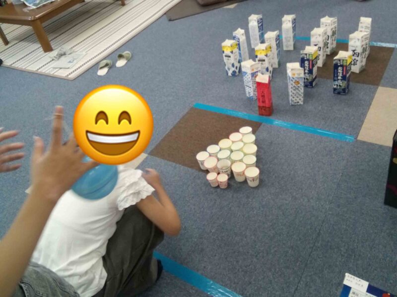 末広町教室夏祭り2025お手玉入れの様子