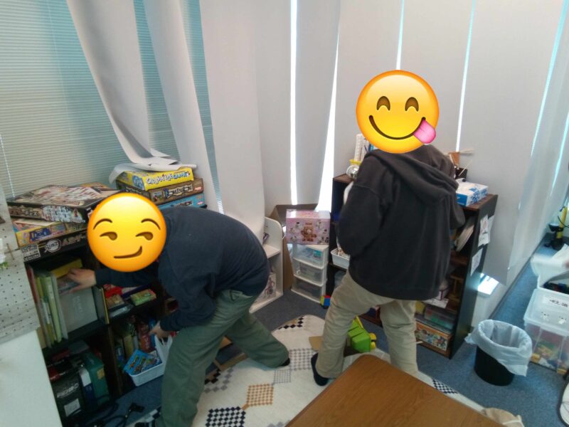 Suehiro-holidayevent-looking-for-snacks02